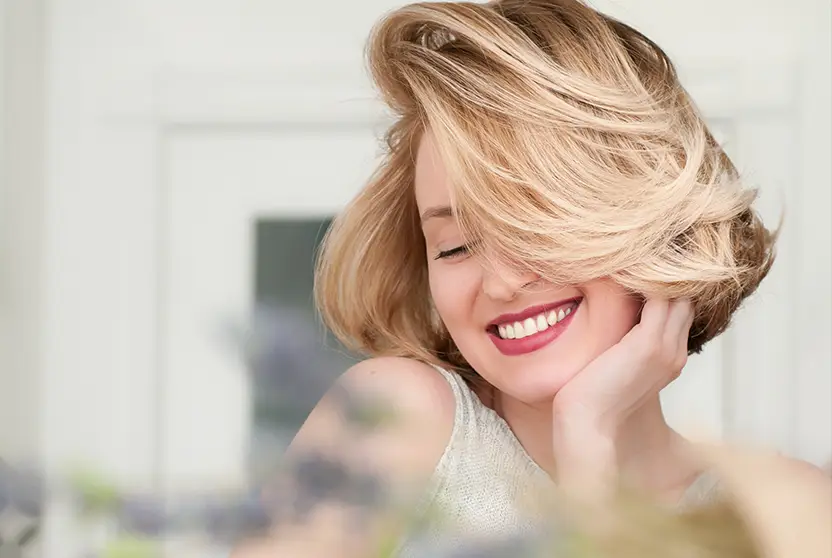 Coiffeuse à domicile pour femme : coupe, brushing et coloration