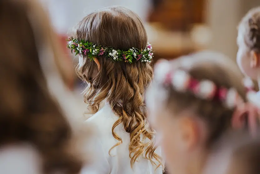 Chignons et attaches pour mariage à domicile