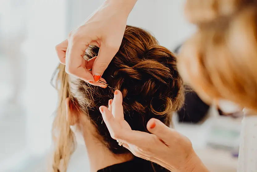 Coiffeuse événementielle à domicile pour shooting photo et événements professionnels